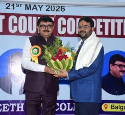 Honouring the Chief Guest